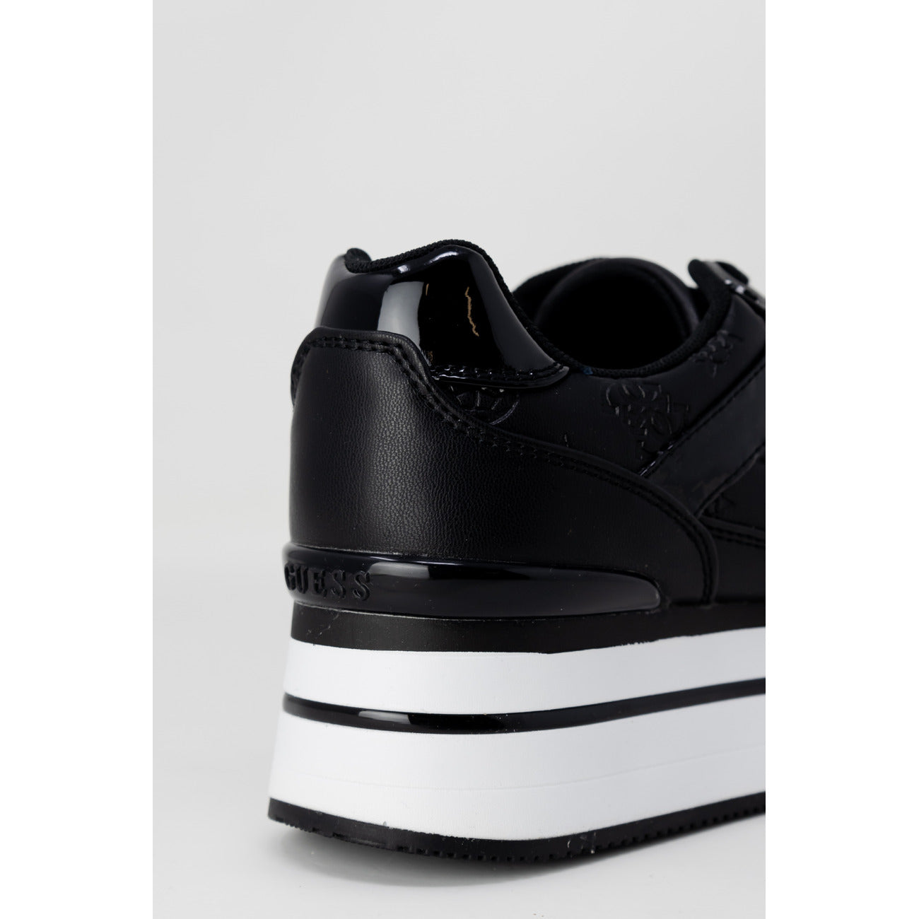 Guess Sneakers Donna Nere In Poliestere 100 Punta Tonda Primavera Estate